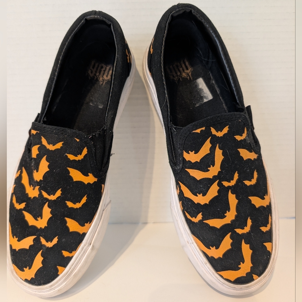 YRU CHILS BATS Platform Canvas Sneakers Sz. 7‎